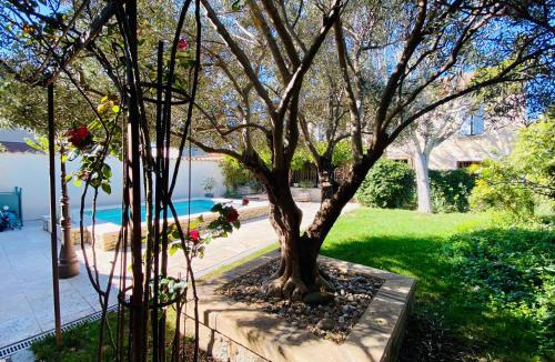 Le Pontet House | Maison d'hôtes La Capucine