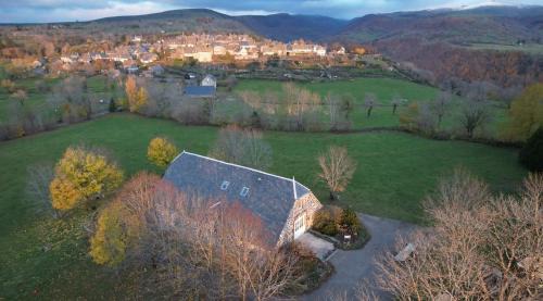 Salers Bed & Breakfast | Maison d'Hôtes La Grange