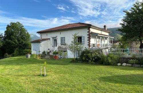 Uhart-Cize Bed & Breakfast | Maison d'hôtes Larraldia
