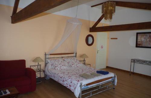 Courcelles House | Maison d'Hôtes Le Cadran Solaire