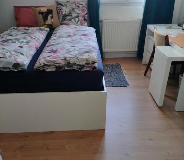 Saclay Bed & Breakfast | Maison d'hôtes les roses trémières