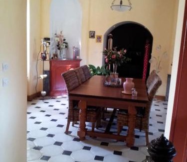 Mirecourt Villa | Maison D'Hôtes Maison de Campagne Sainte Barbe
