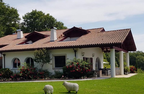 Arcangues House | Maison d hotes Lapitxuri