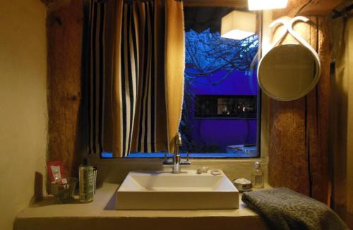 Villeseque-des-Corbieres House | maison dans jardin