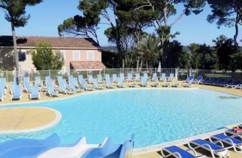 Calvisson House | Maison Dans Résidence Touristique. Vacances Assuré. Piscine et Restaurant