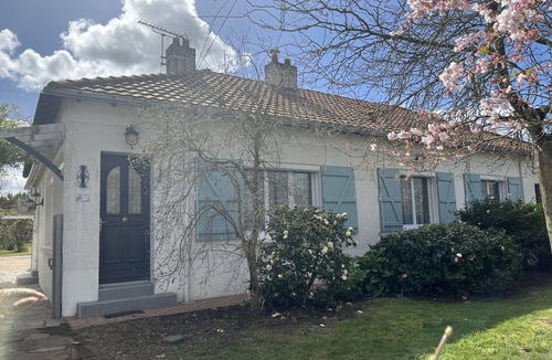 Frossay House | Maison Dans un Jardin Paysager Calme et Ressourçant