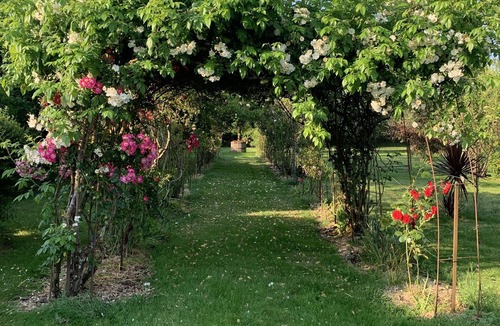 Frossay House | Maison Dans un Jardin Paysager Calme et Ressourçant