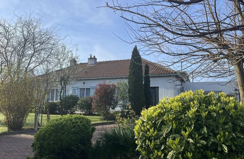 Frossay House | Maison Dans un Jardin Paysager Calme et Ressourçant