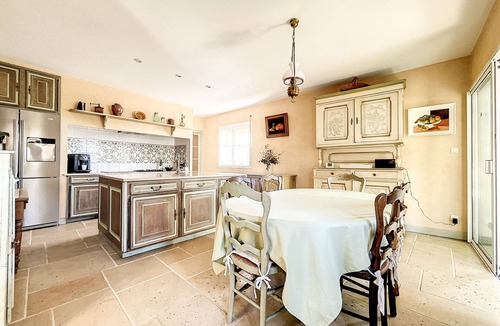 Frontonas House | Maison de 4 Chambres Pour 8 Adultes et 2 Enfants Avec Piscine Terrain Paysager