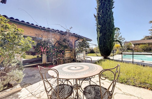 Frontonas House | Maison de 4 Chambres Pour 8 Adultes et 2 Enfants Avec Piscine Terrain Paysager