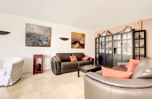 Frontonas House | Maison de 4 Chambres Pour 8 Adultes et 2 Enfants Avec Piscine Terrain Paysager