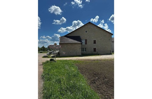 Mont-sur-Monnet House | Maison de balerne.