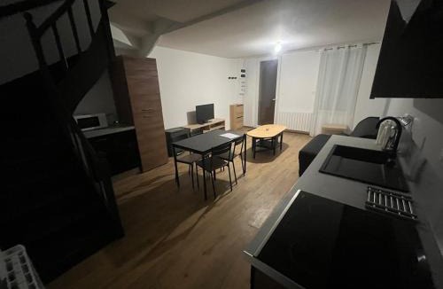 Limons Apartment | Maison de bourg à Limons