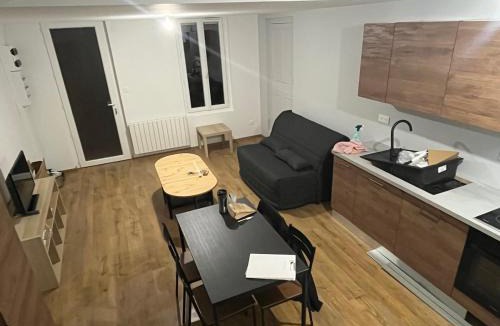 Limons Apartment | Maison de bourg à Limons