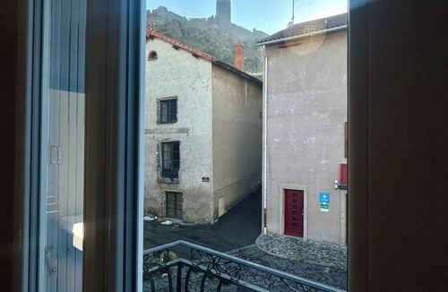 Polignac House | Maison de bourg près du château