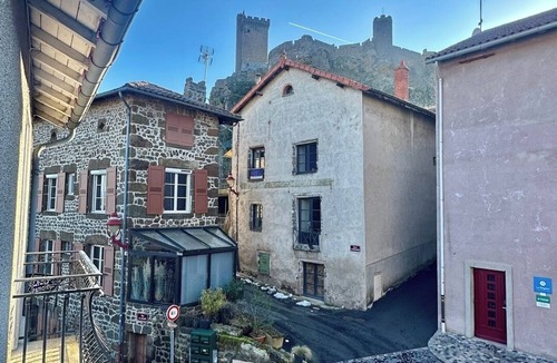 Polignac House | Maison de bourg près du château