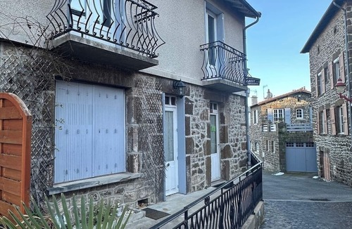Polignac House | Maison de bourg près du château