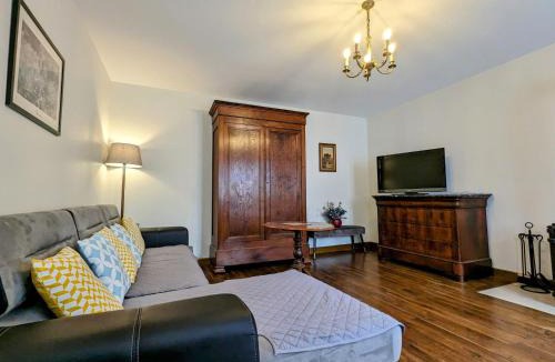 Levroux House | Maison de Bourg Rénovée avec Jardin et Salle de Jeux à Levroux - FR-1-591-204