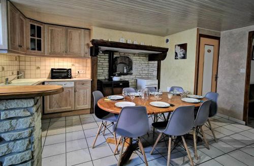 Mazeyrat-Aurouze House | Maison de bourg restaurée avec cour privative au coeur d'un village paisible, proche gorges de l'Allier et sites historiques - FR-1-582-220