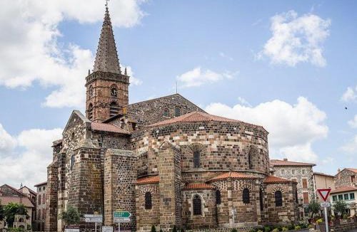 Mazeyrat-Aurouze House | Maison de bourg restaurée avec cour privative au coeur d'un village paisible, proche gorges de l'Allier et sites historiques - FR-1-582-220