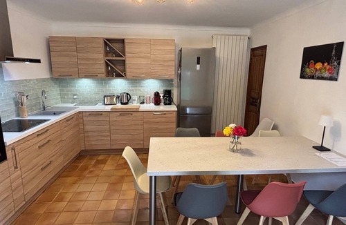 Camaret-sur-Aigues House | Maison de Campagne- mas Célestin Avec Piscine 6 Personnes - 3 Chambres