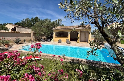 Camaret-sur-Aigues House | Maison de Campagne- mas Célestin Avec Piscine 6 Personnes - 3 Chambres