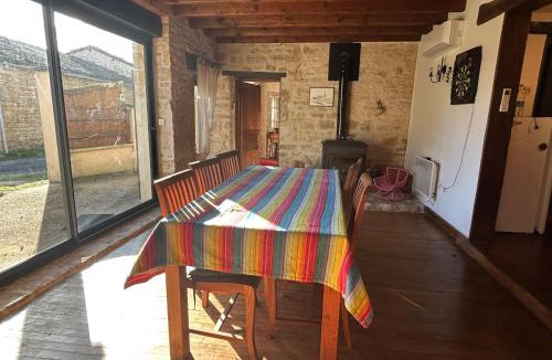 Nanteuil-en-Vallee Ski Chalet | Maison de campagne