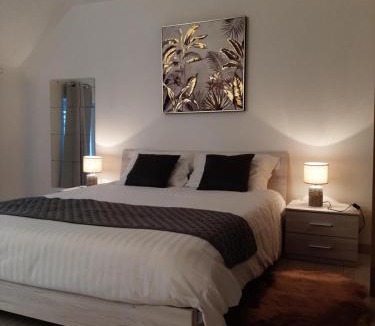 Bousignies-sur-Roc House | Maison de campagne en pierre bleue-WIFI et parking