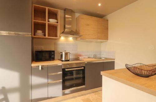 Domfront en Poiraie House | Maison de campagne, animaux sur demande - 4 pers. - FR-1-497-258