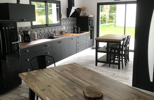 Jullouville House | Maison de Campagne à 10 Minutes de la Plage, Dans un Endroit Calme
