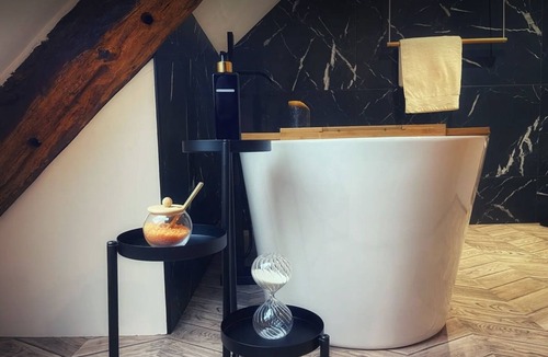 Saint-Maden House | Maison de Campagne Avec spa Privatif, Table de Massage. Détente à Deux Assurée