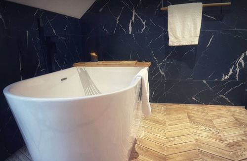 Saint-Maden House | Maison de Campagne Avec spa Privatif, Table de Massage. Détente à Deux Assurée