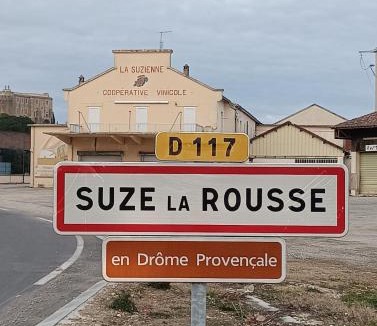 Suze-la-Rousse House | Maison de campagne avec piscine