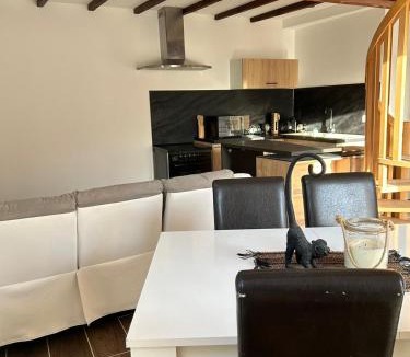 Suze-la-Rousse House | Maison de campagne avec piscine