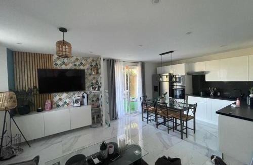 Tourrettes House | Maison de campagne