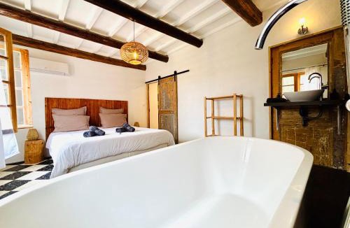 Quarante Villa | Maison de caractère au Cœur des Vignes, Piscine privée
