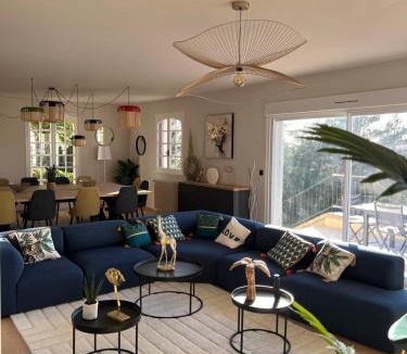 Ussel Villa | Maison de caractère rénové pour 15 personnes