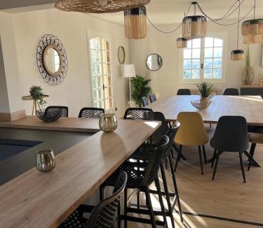 Ussel Villa | Maison de caractère rénové pour 15 personnes