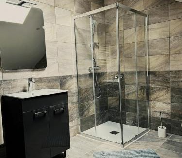 Nant Apartment | Maison de caractère rénovée, au calme, 8 personnes