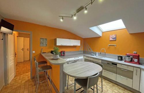 Saint-Mars-d'Egrenne House | Maison de charme en granit avec jardin clos, tout inclus, près de Domfront - FR-1-497-190