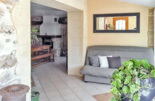 Saint-Victor-la-Coste House | Maison de charme à Saint-Victor-la-Coste avec piscine partagée
