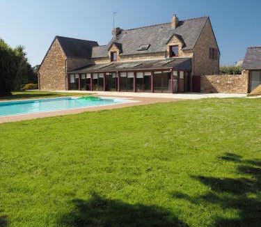 Porspoder Villa | Maison de charme à Porspoder Piscine extérieure, proche plages & calme