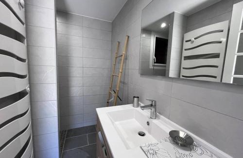 Cauterets House | Maison de charme 5 chambres, jardin central à Cauterets - FR-1-812-133