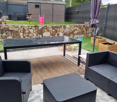 Guipel Villa | Maison de Charme avec Jacuzzi & Jardin