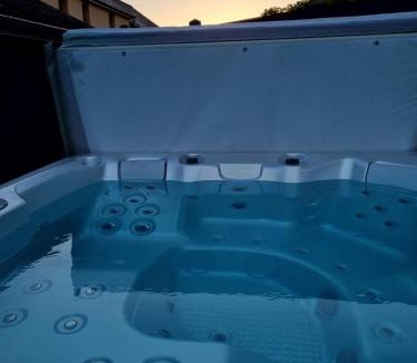 Guipel Villa | Maison de Charme avec Jacuzzi & Jardin