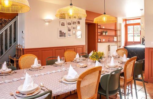 Deols House | Maison de charme avec terrasse, parking et équipements bébé à 5 min de Châteauroux - FR-1-591-167