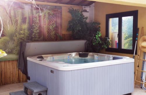 Cuers House | Maison de Charme en couleurs