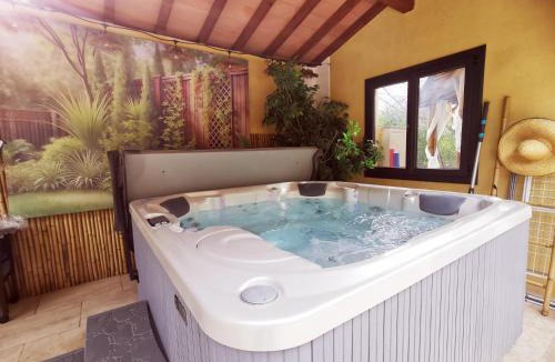 Cuers House | Maison de Charme en couleurs