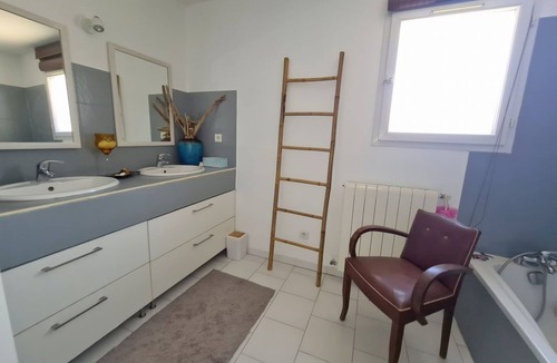 Aigues-Mortes Villa | Maison de Charme Avec Piscine