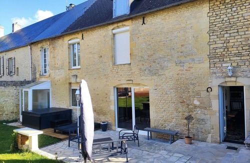 Bretteville-l'Orgueilleuse House | Maison de Famille , 3 Chambres, Jardin Avec Jaccuzzi Proche Plages Dday